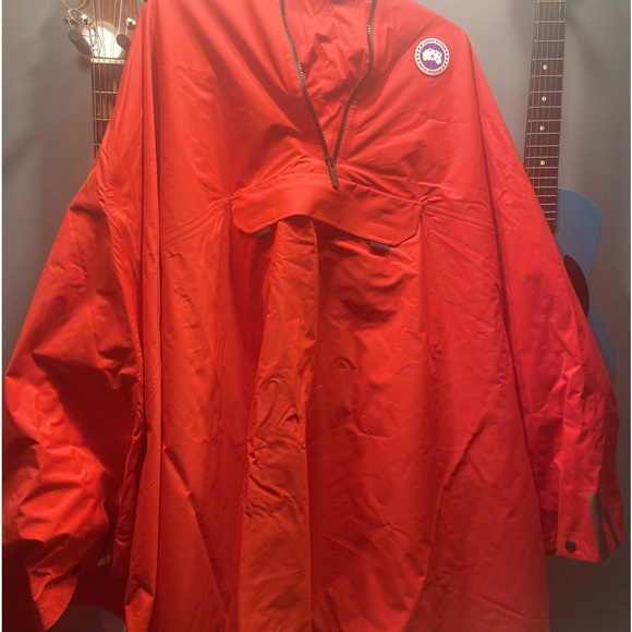 Canada goose poncho - men’s colour red - Picture 2 of 4